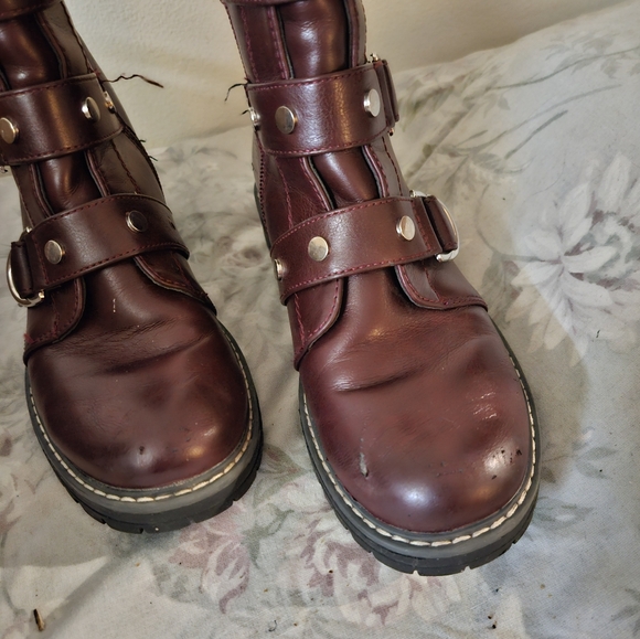 Wine colored boots - Picture 3 of 9
